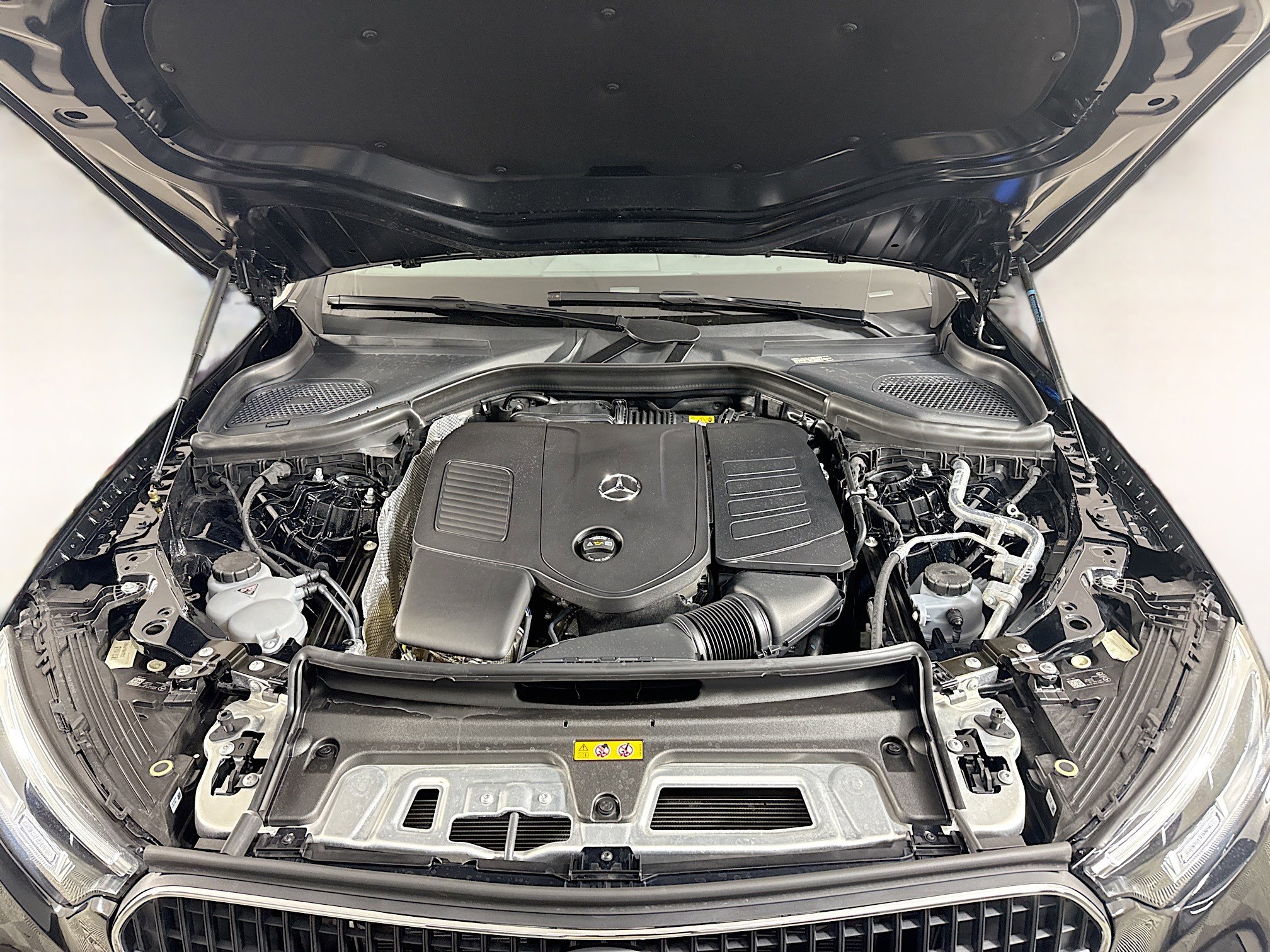 Used 2025 Mercedes-Benz GLC 300 4MATIC image 39