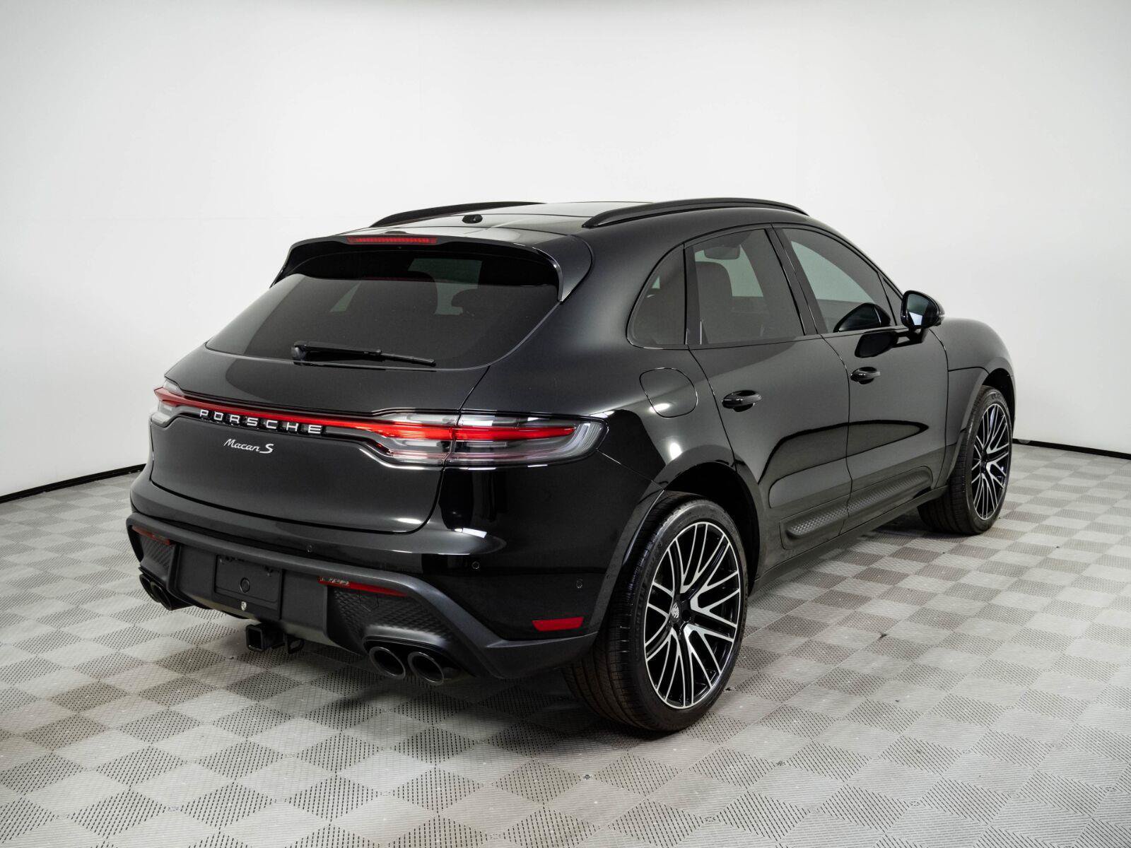 Used 2024 Porsche Macan S AWD/4WD image 29