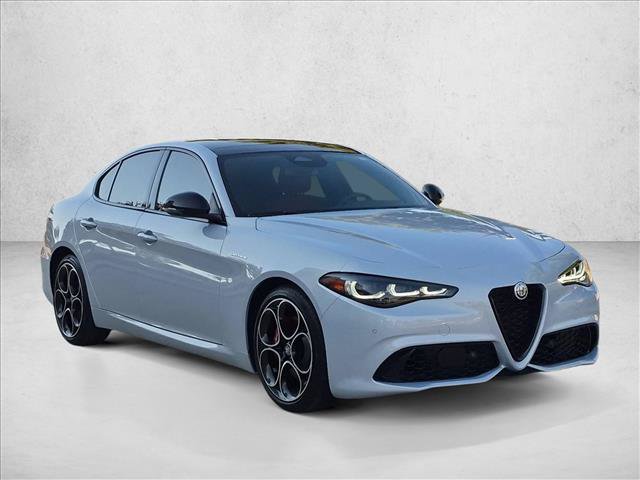 Used 2025 Alfa Romeo Giulia w/ Veloce Package Rwd video 3