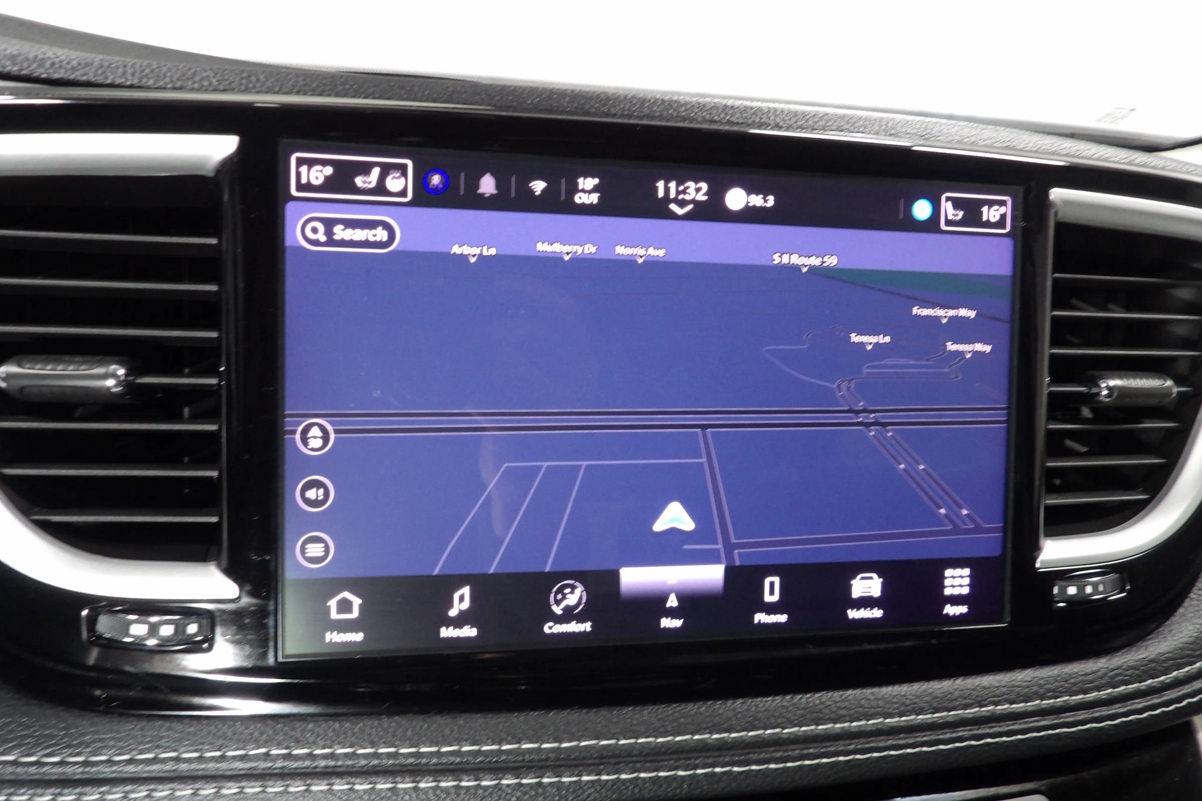 Used 2024 Chrysler Pacifica Limited FWD image 25