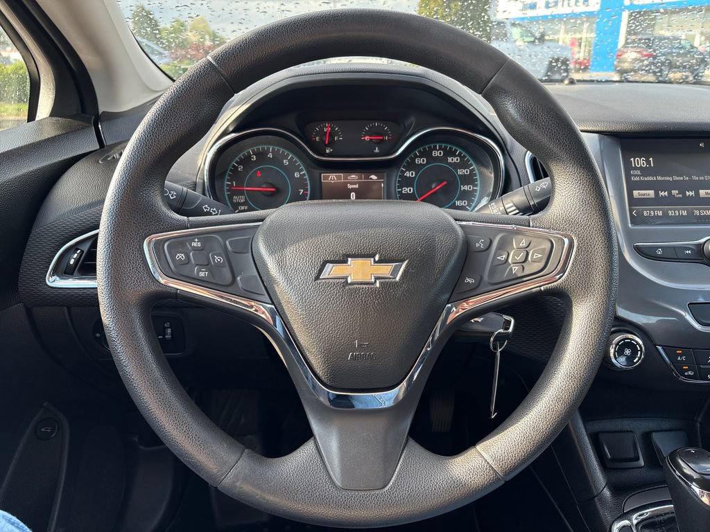Used 2017 Chevrolet Cruze LT FWD image 20