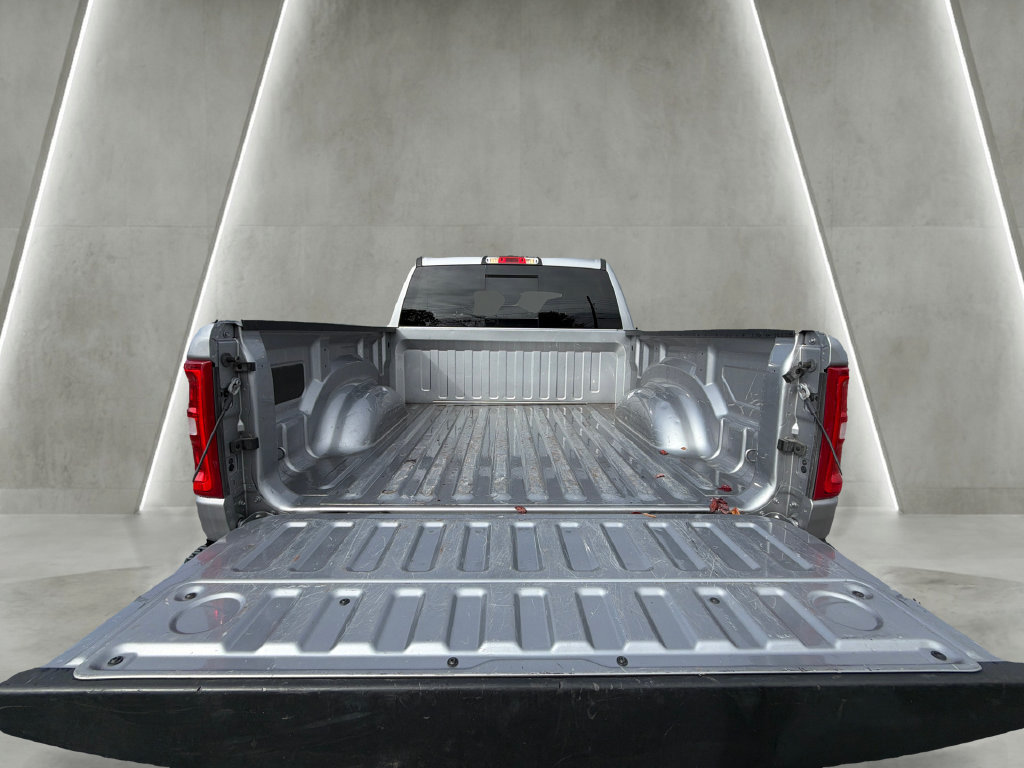 Used 2025 RAM 1500 Laramie AWD/4WD image 9