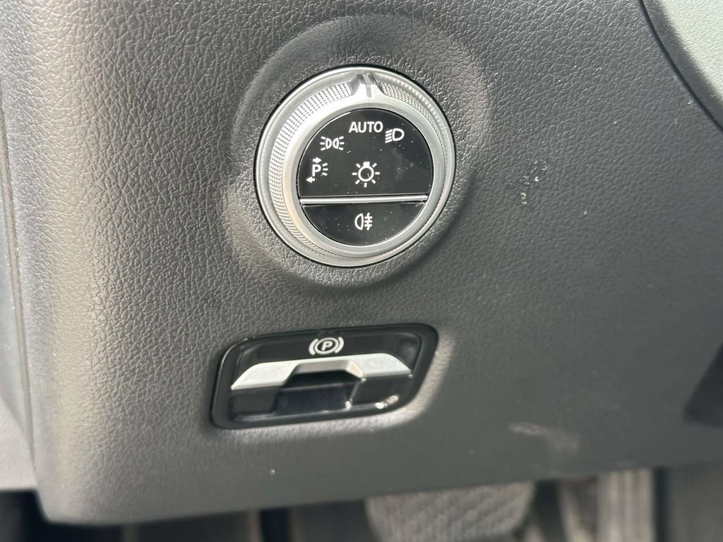 Used 2025 Mercedes-Benz C 300 4MATIC Sedan image 22