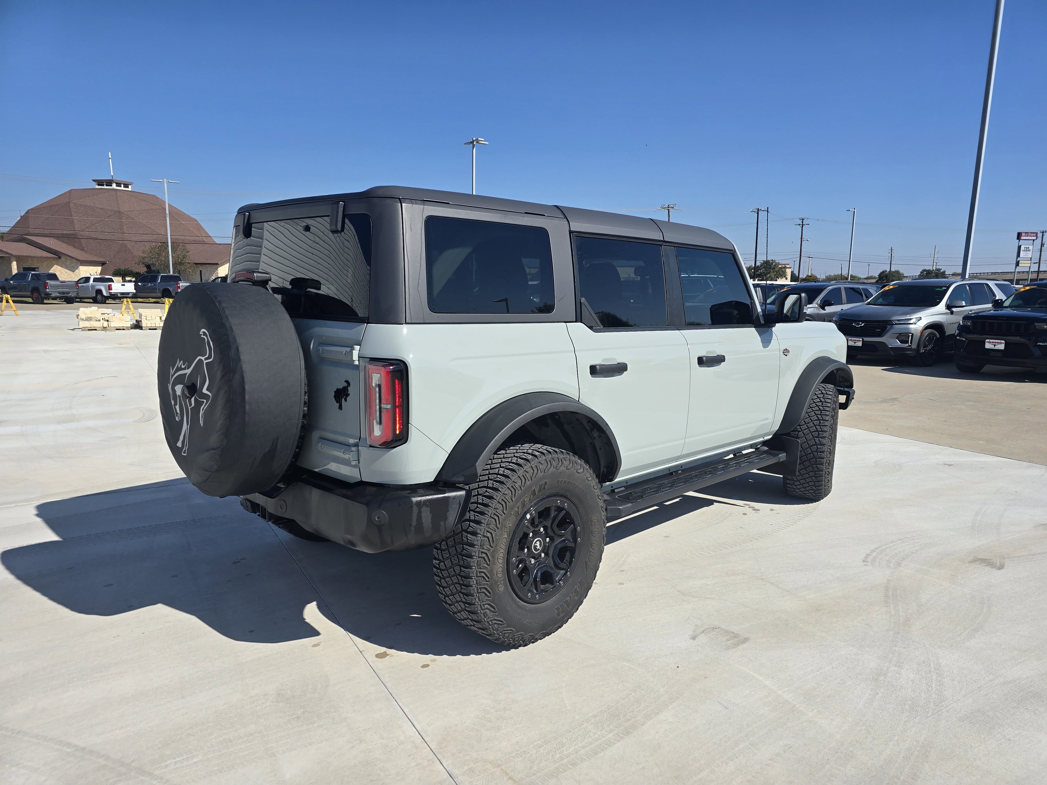 Used 2023 Ford Bronco Wildtrak image 3