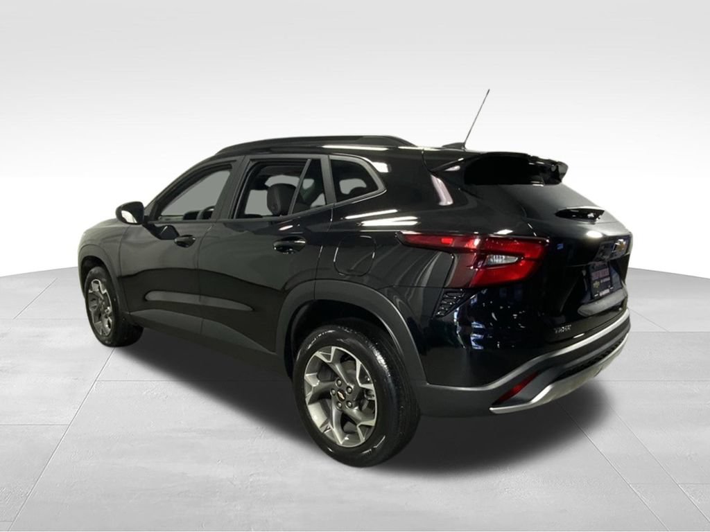 Used 2024 Chevrolet Trax LT FWD image 7
