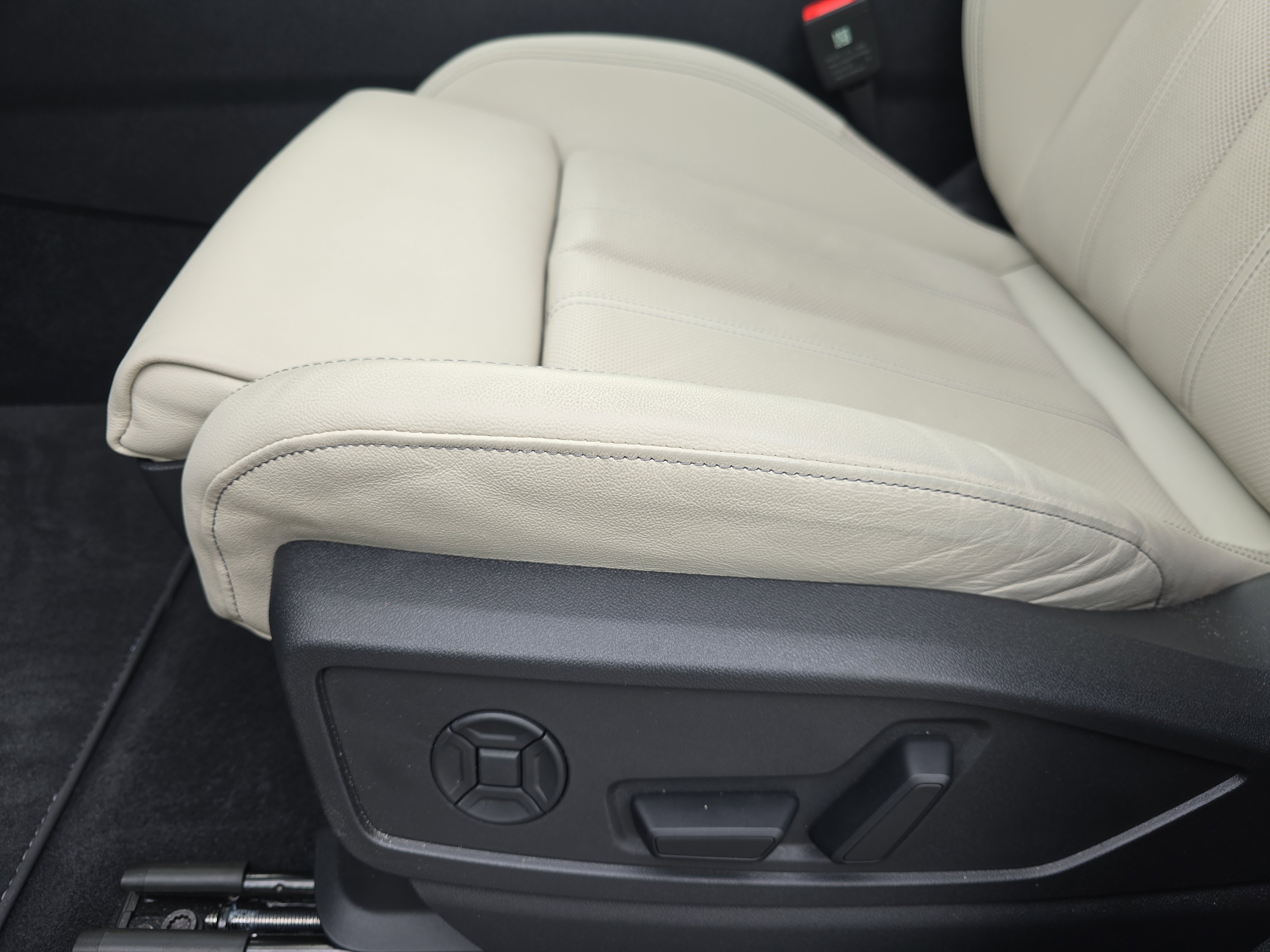 Certified 2025 Audi Q5 Prestige AWD/4WD image 28