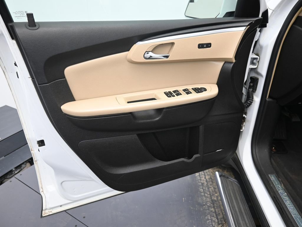 Used 2009 Chevrolet Traverse LTZ image 9
