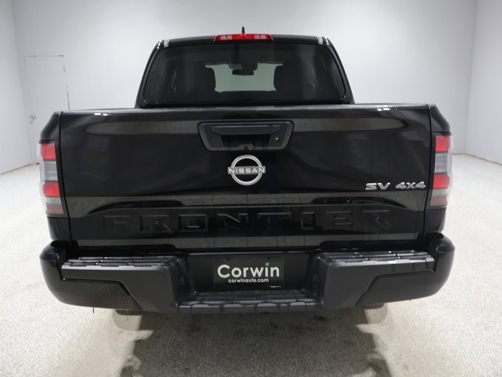 Used 2024 Nissan Frontier SV image 3