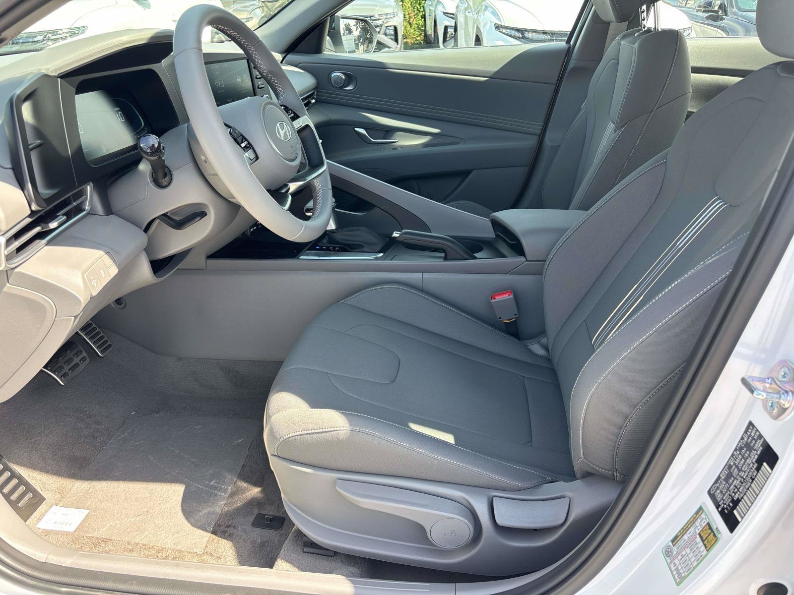 Used 2025 Hyundai Elantra Sport FWD image 4