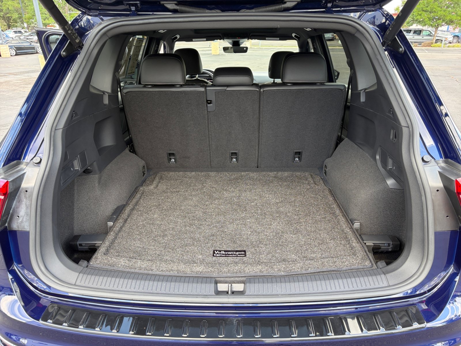 Used 2023 Volkswagen Tiguan SEL R-Line AWD/4WD image 34