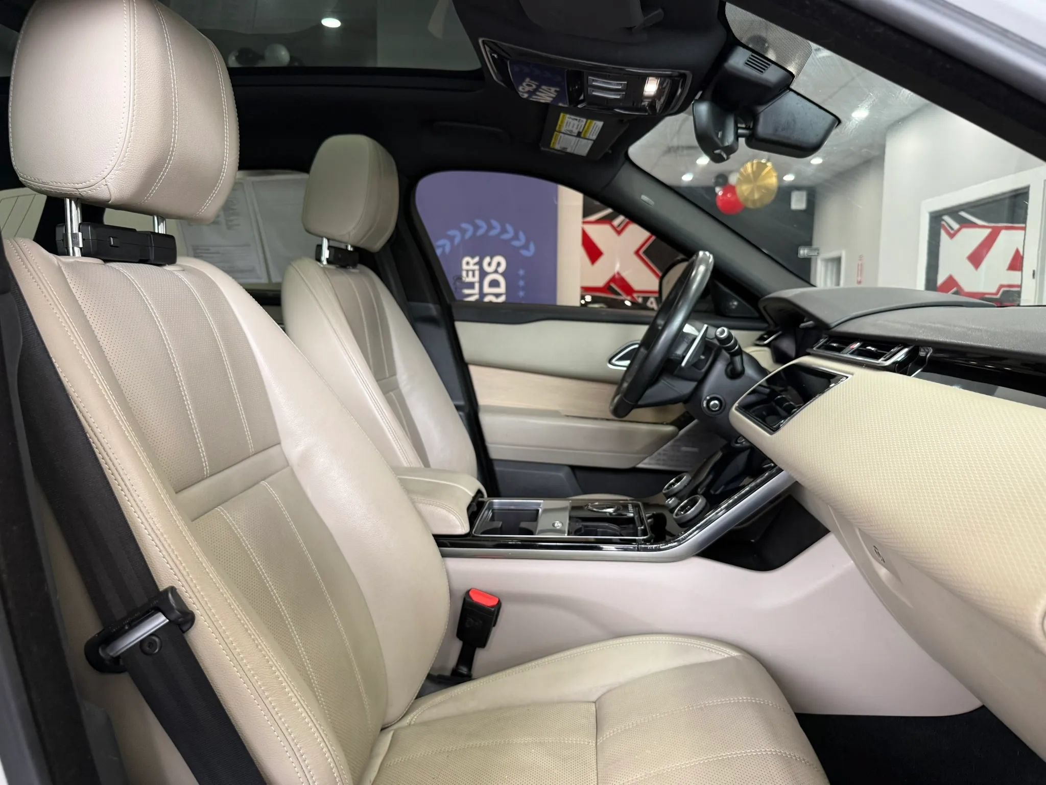 Used 2019 Land Rover Range Rover Velar R-Dynamic SE AWD/4WD image 25