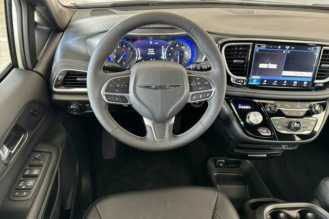 New 2026 Chrysler Pacifica Select image 11
