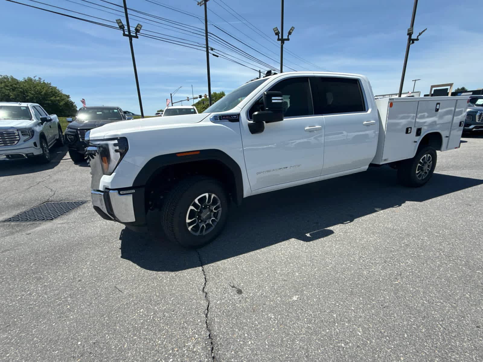 New 2026 GMC Sierra 3500 SLE w/ SLE Convenience Package AWD/4WD image 3