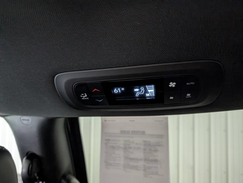 Used 2027 Chrysler Pacifica Select w/ Family Tech Group FWD image 11