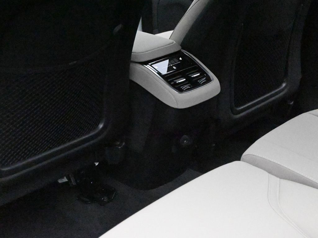 New 2026 Volvo XC90 B5 Plus image 29