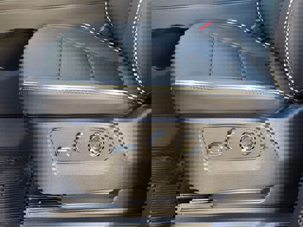 New 2026 Cadillac Escalade Luxury w/ LPO, Floor Liner Package image 28