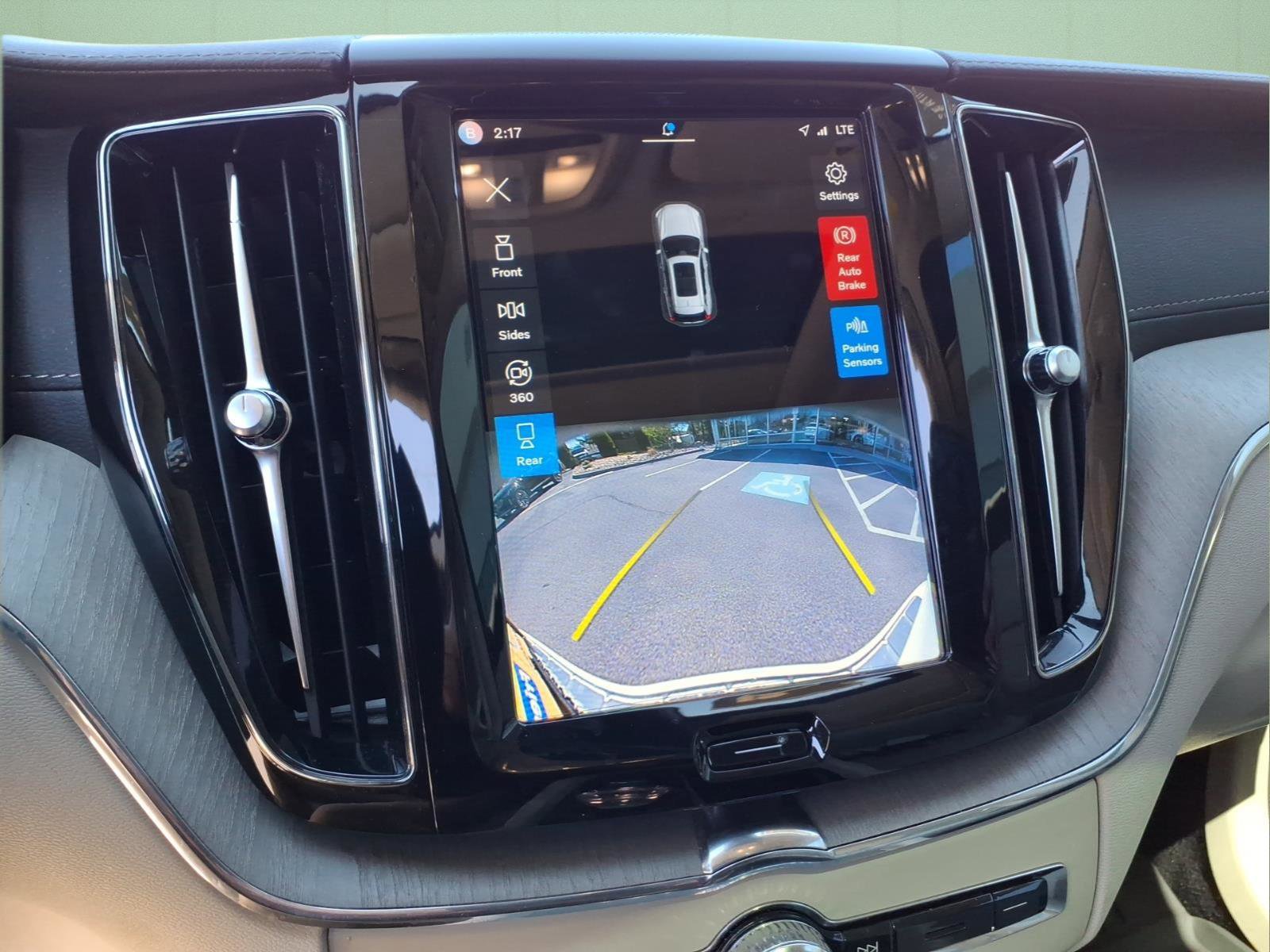 Used 2023 Volvo XC60 B5 Ultimate w/ Protection Package Premier image 25