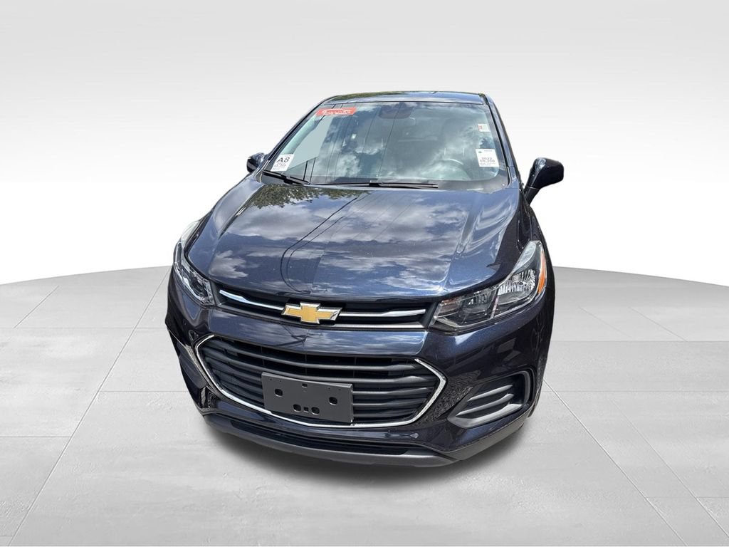 Used 2022 Chevrolet Trax LS w/ Tint and Cruise Package FWD video 2
