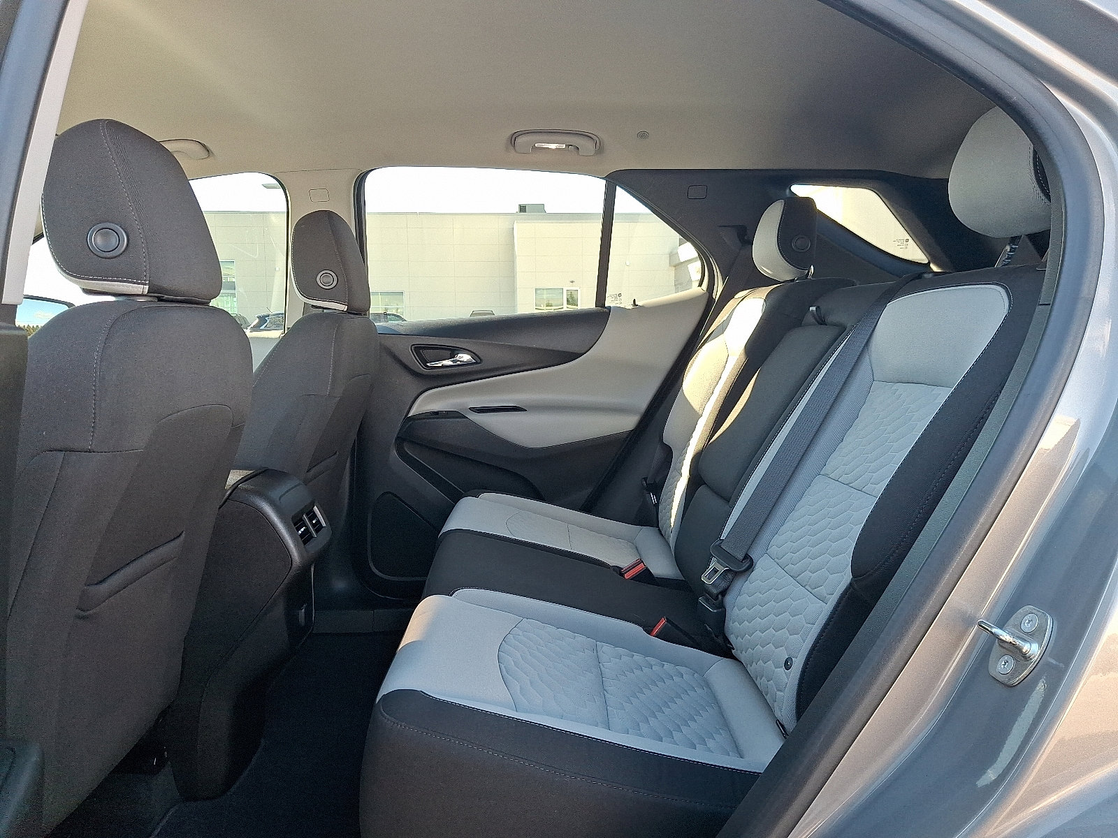 Used 2018 Chevrolet Equinox LT image 10