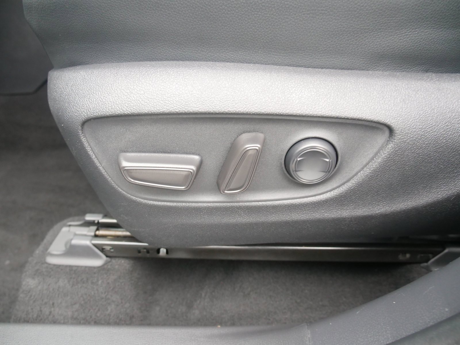 Used 2024 Toyota Highlander XLE image 17