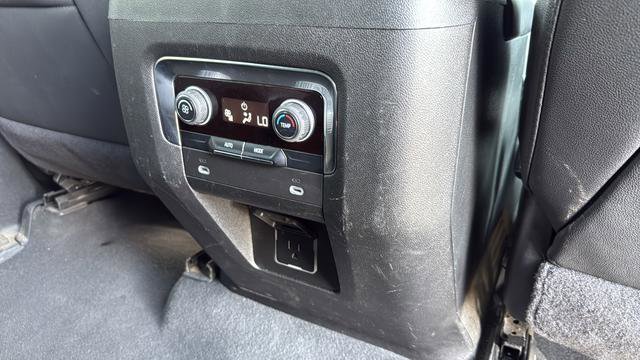 Used 2024 Chevrolet Suburban LT image 26