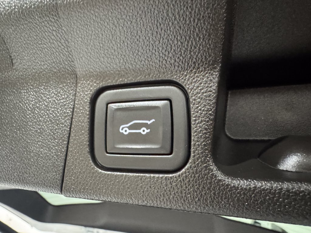Used 2023 GMC Acadia Denali FWD image 38