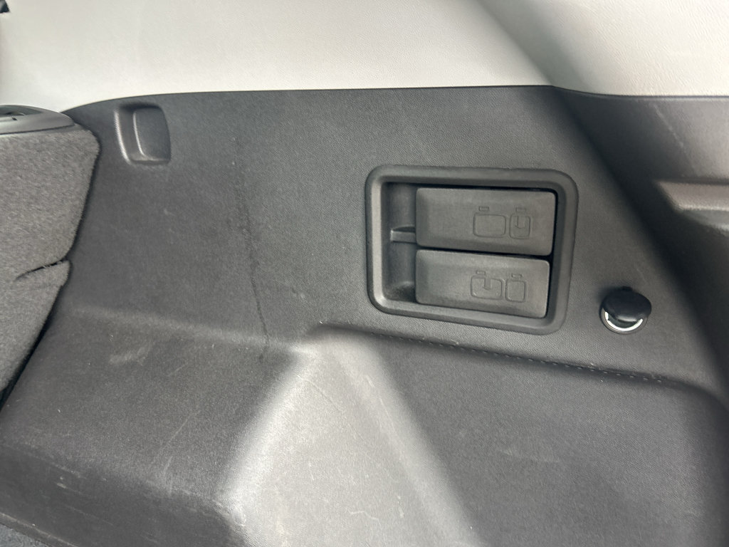 Used 2024 GMC Terrain SLT FWD image 18