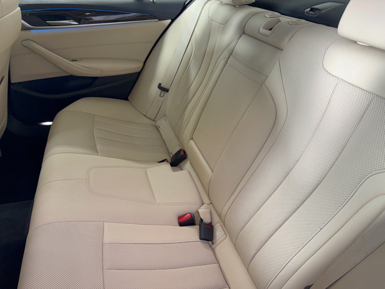 Used 2022 BMW 530e w/ Convenience Package RWD image 25