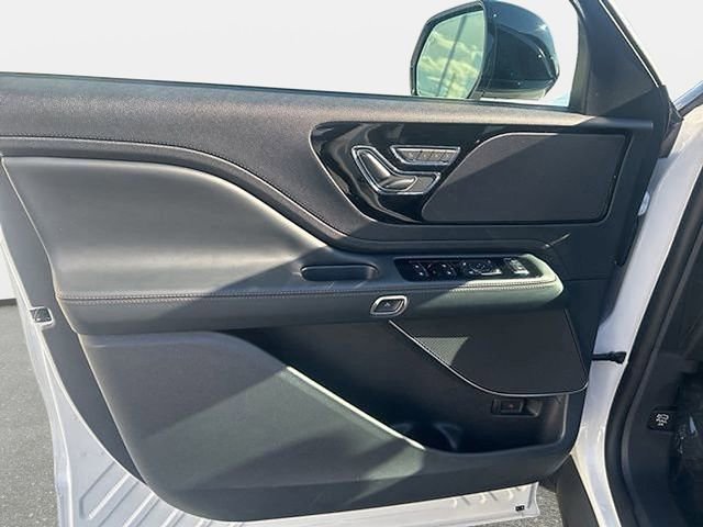 New 2026 Lincoln Aviator Premiere image 13