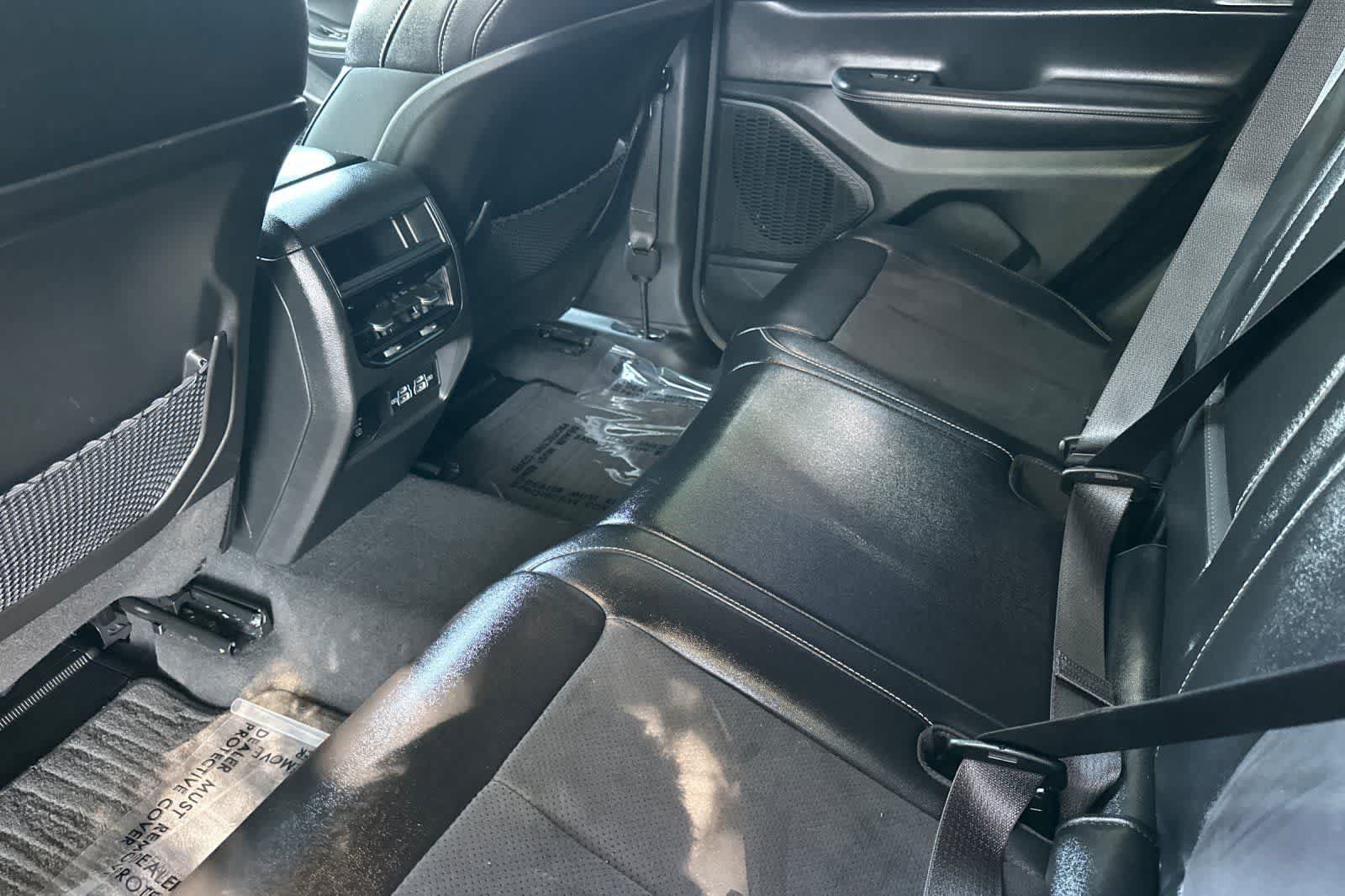 Used 2024 Jeep Grand Cherokee Altitude RWD image 5