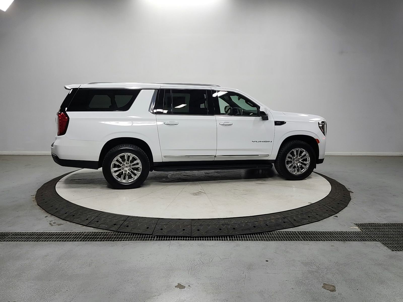 Used 2024 GMC Yukon XL SLT image 8