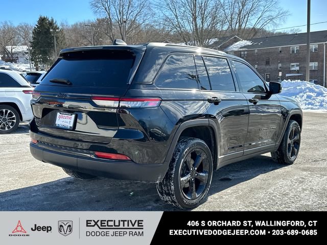 Used 2023 Jeep Grand Cherokee Altitude AWD/4WD image 4