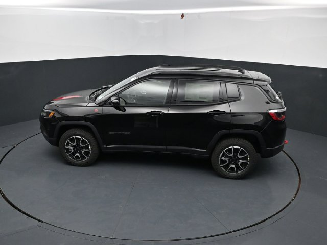 New 2026 Jeep Compass Trailhawk w/ Trailer Tow Group AWD/4WD image 48