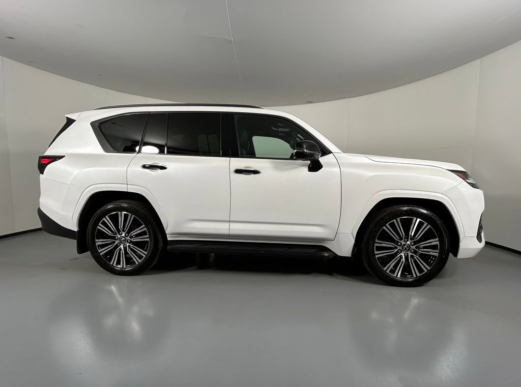 Used 2023 Lexus LX 600 4WD w/ Appearance Package image 8