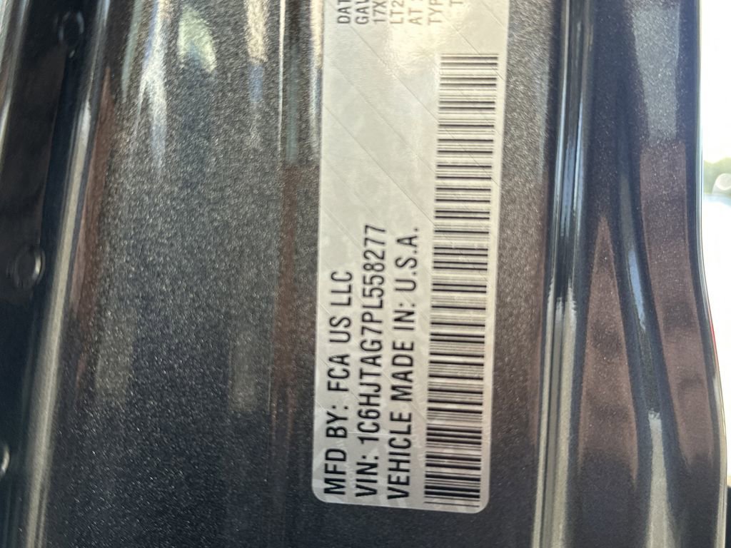 Used 2023 Jeep Gladiator Willys image 39