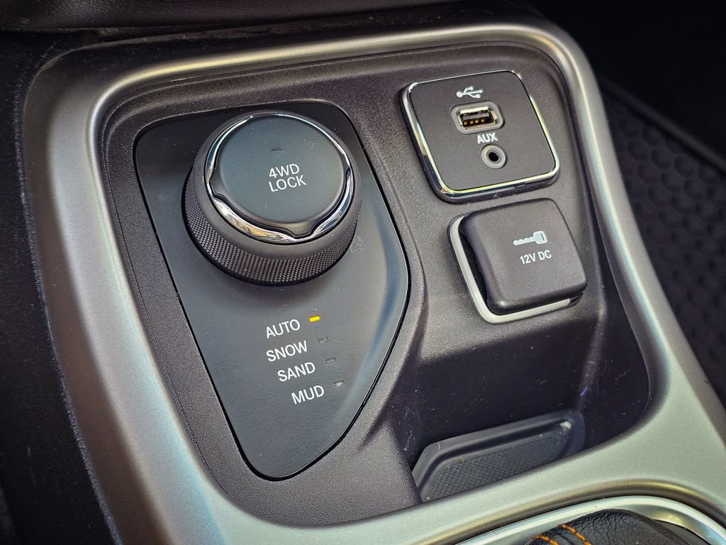 Used 2018 Jeep Compass Latitude w/ Popular Equipment Group AWD/4WD image 26