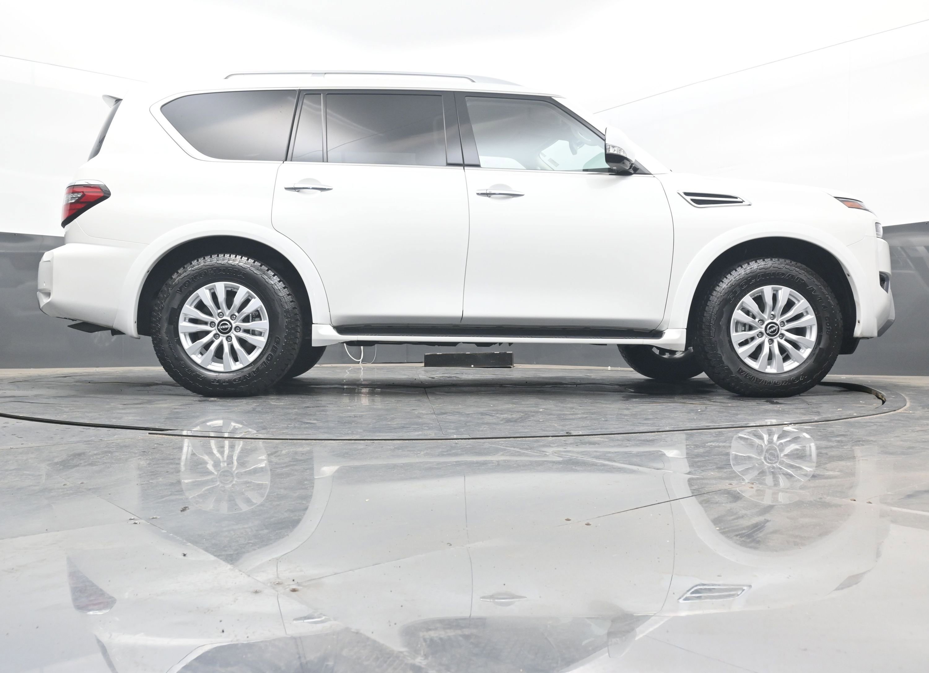 Certified 2024 Nissan Armada SV image 29
