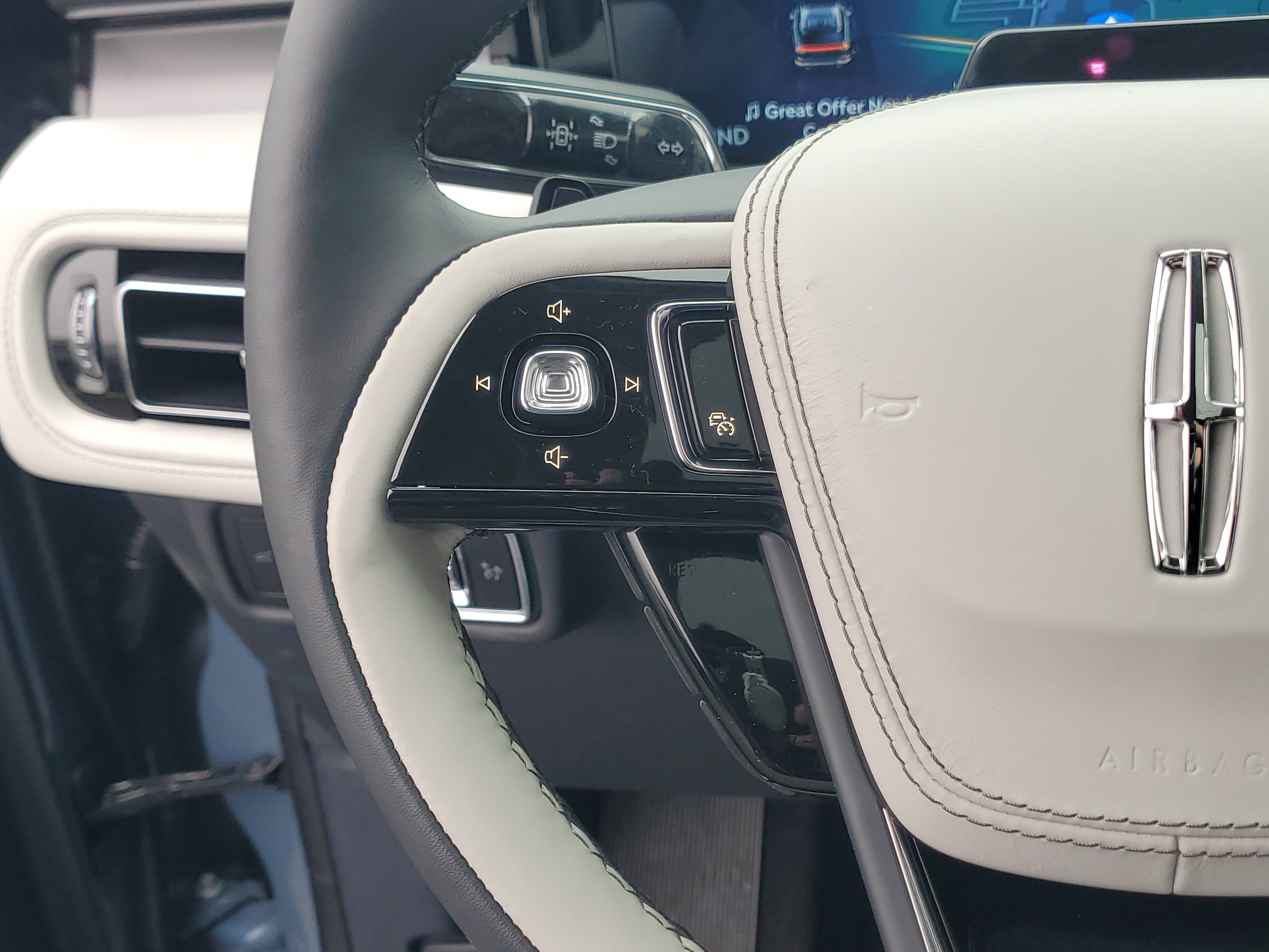 New 2026 Lincoln Aviator AWD image 16