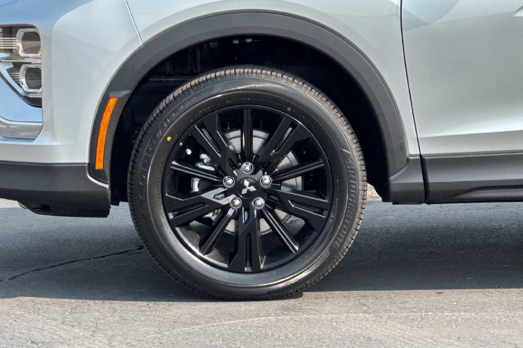 New 2026 Mitsubishi Eclipse Cross LE AWD/4WD image 29