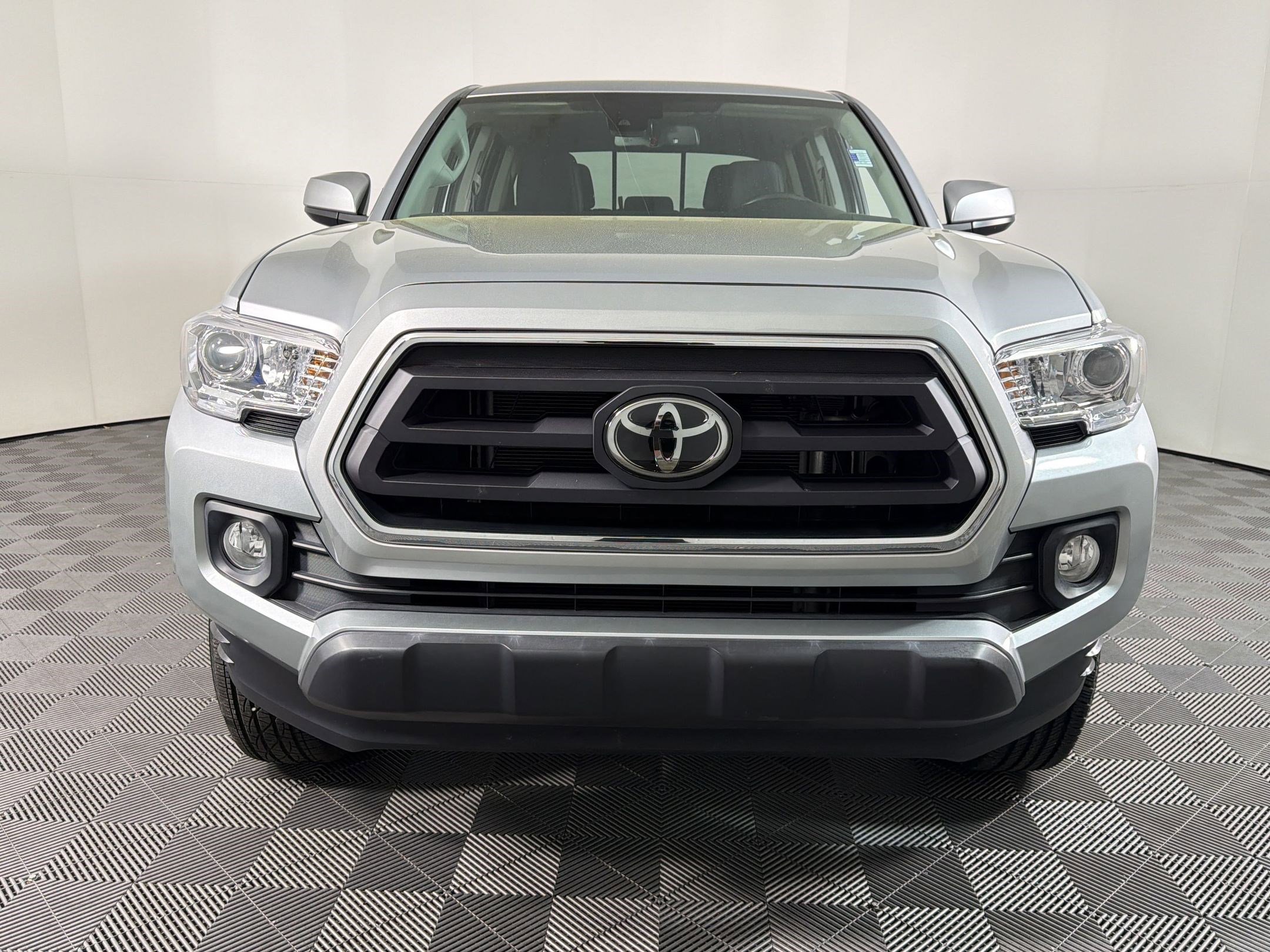 Used 2023 Toyota Tacoma SR5 RWD image 5