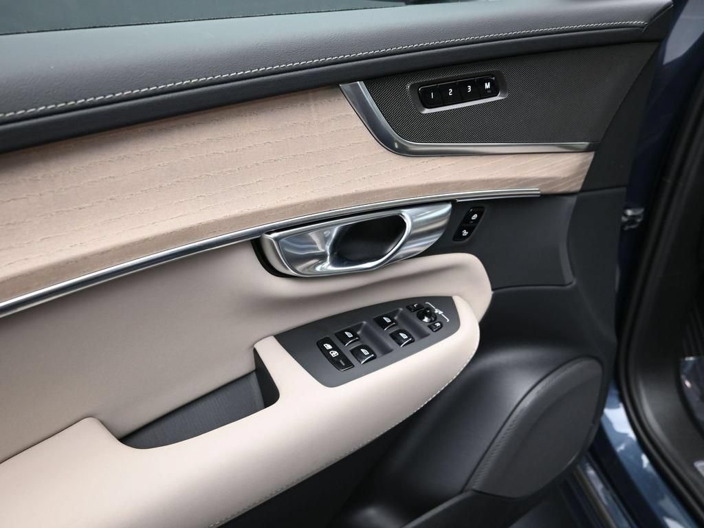 New 2026 Volvo XC90 B6 Core AWD/4WD image 12