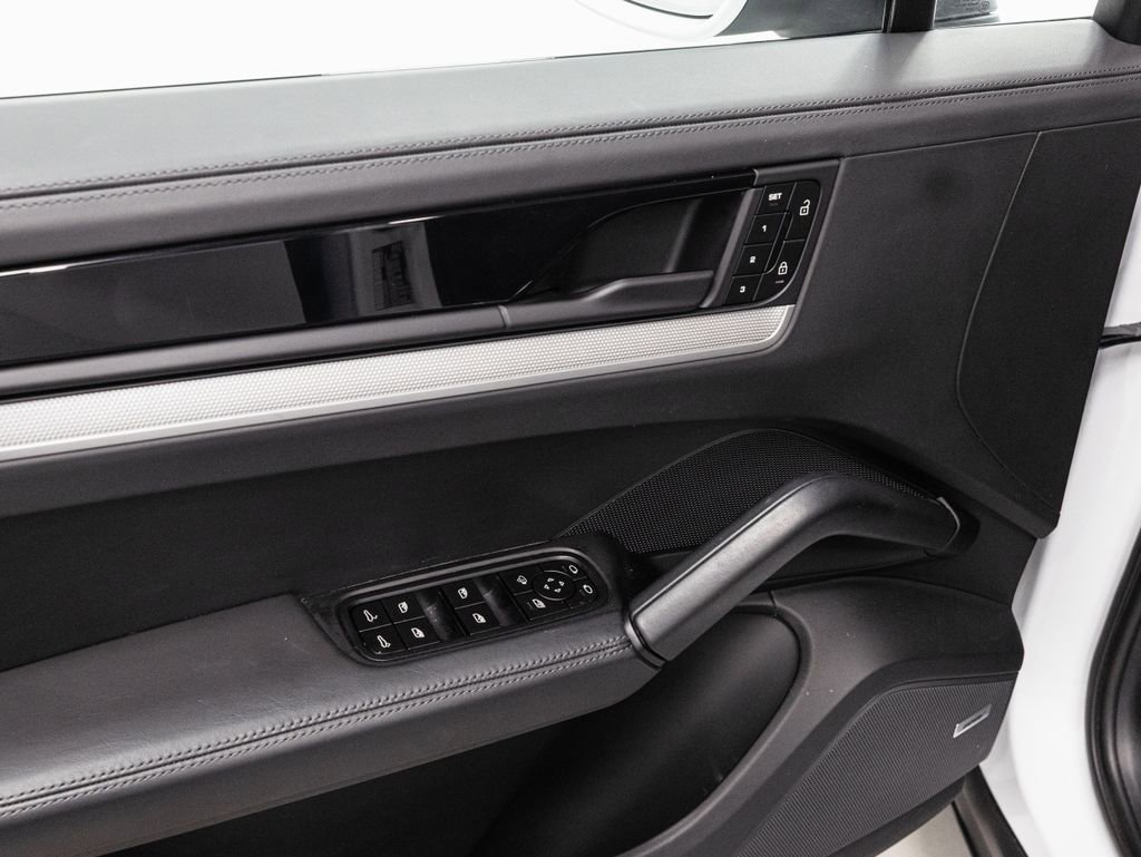 Used 2024 Porsche Cayenne S image 6