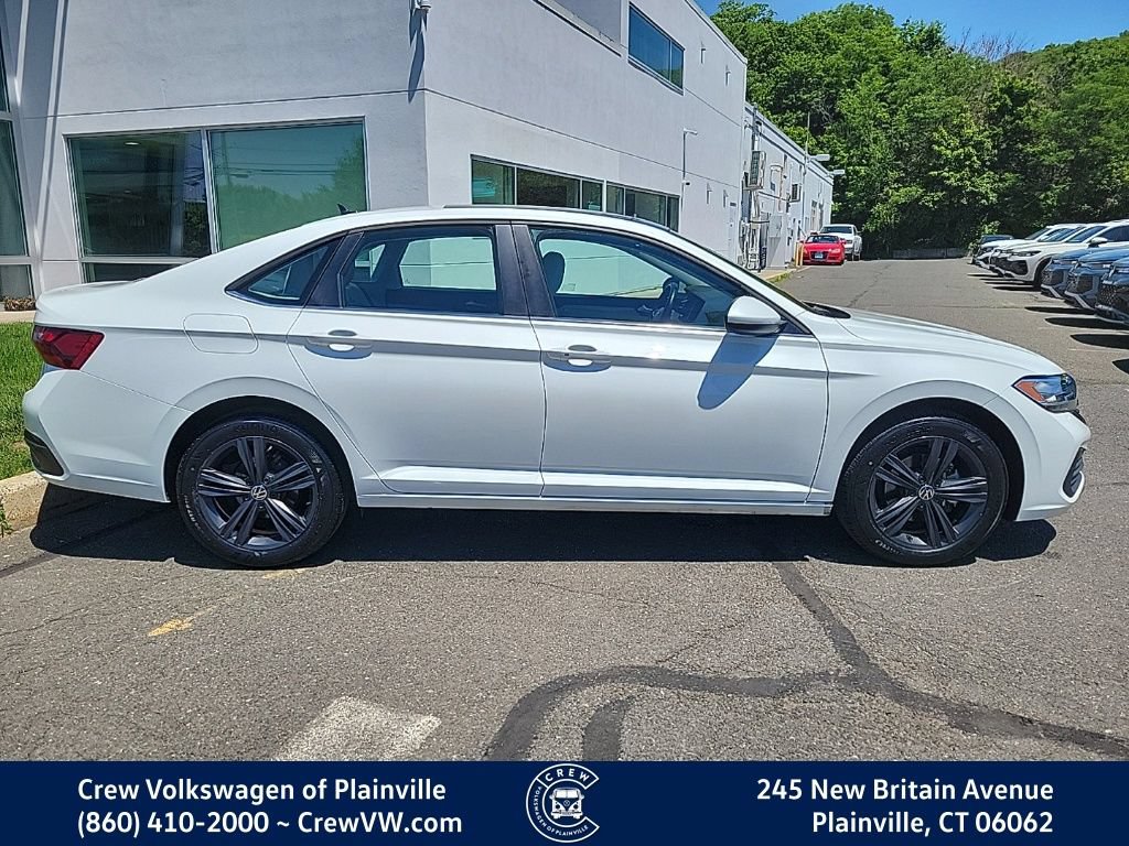 Certified 2024 Volkswagen Jetta SE w/ Panoramic Sunroof Package FWD image 35