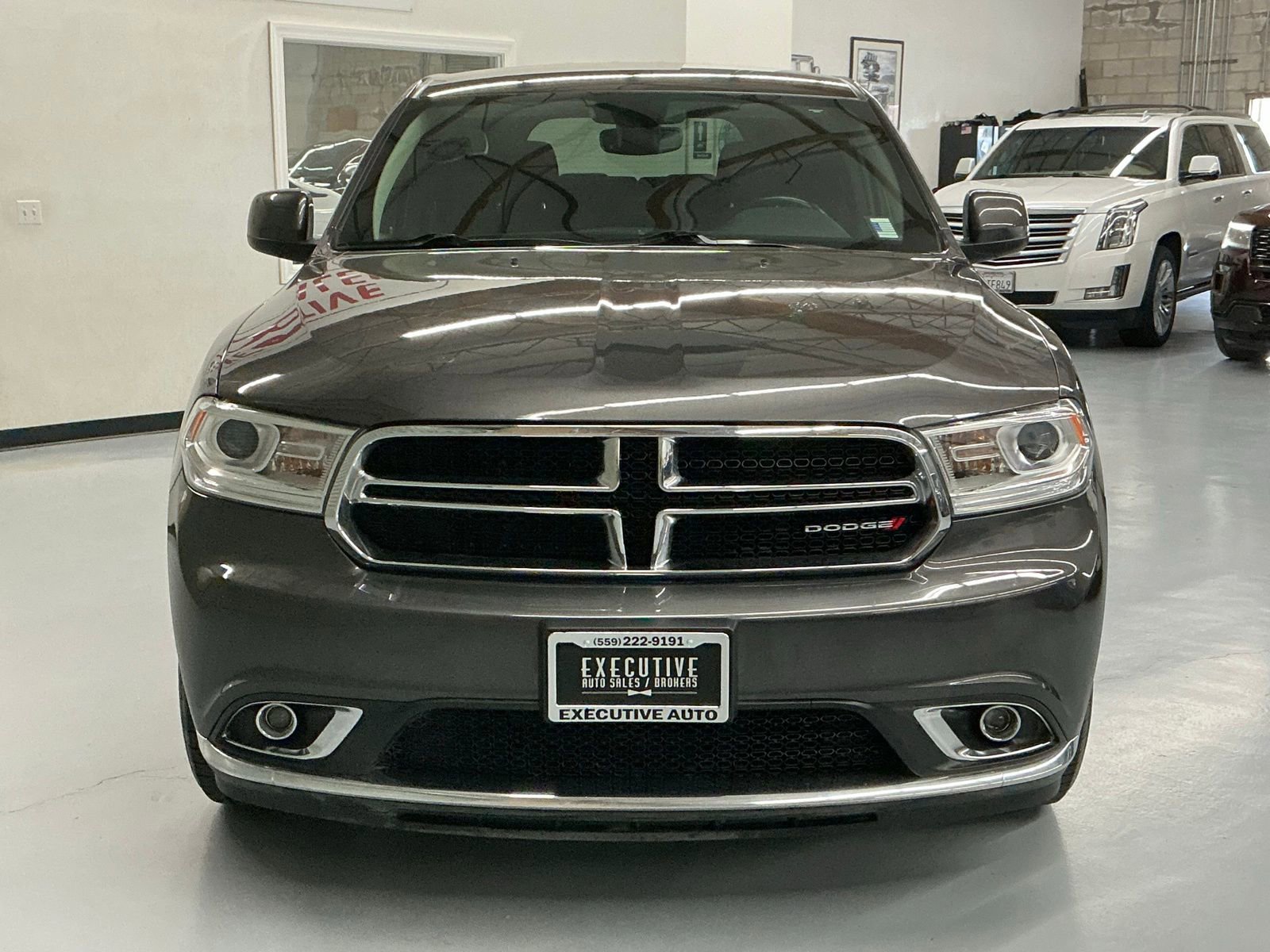 Used 2019 Dodge Durango SXT w/ 3rd Row Seating Group image 2