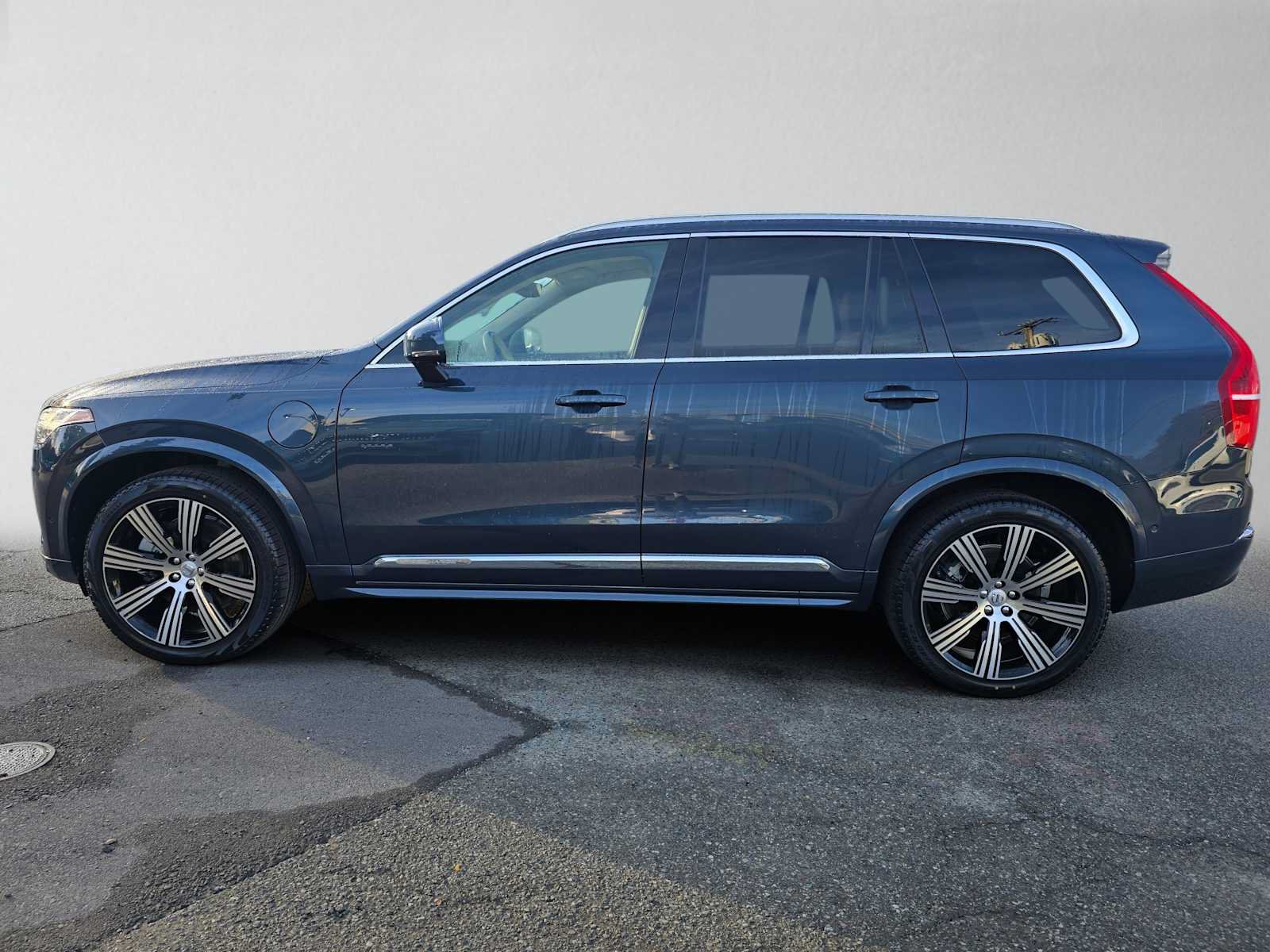 Certified 2024 Volvo XC90 T8 Plus w/ Protection Package Premier AWD/4WD image 7