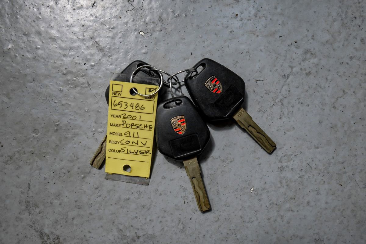 Used 2001 Porsche 911 Carrera RWD image 49
