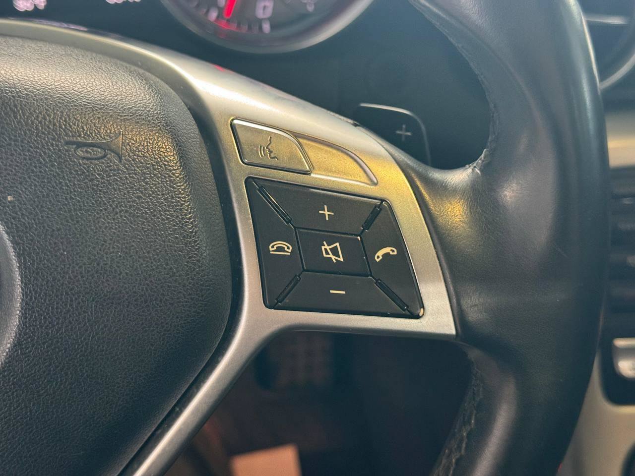 Used 2013 Mercedes-Benz SLK 250 image 18