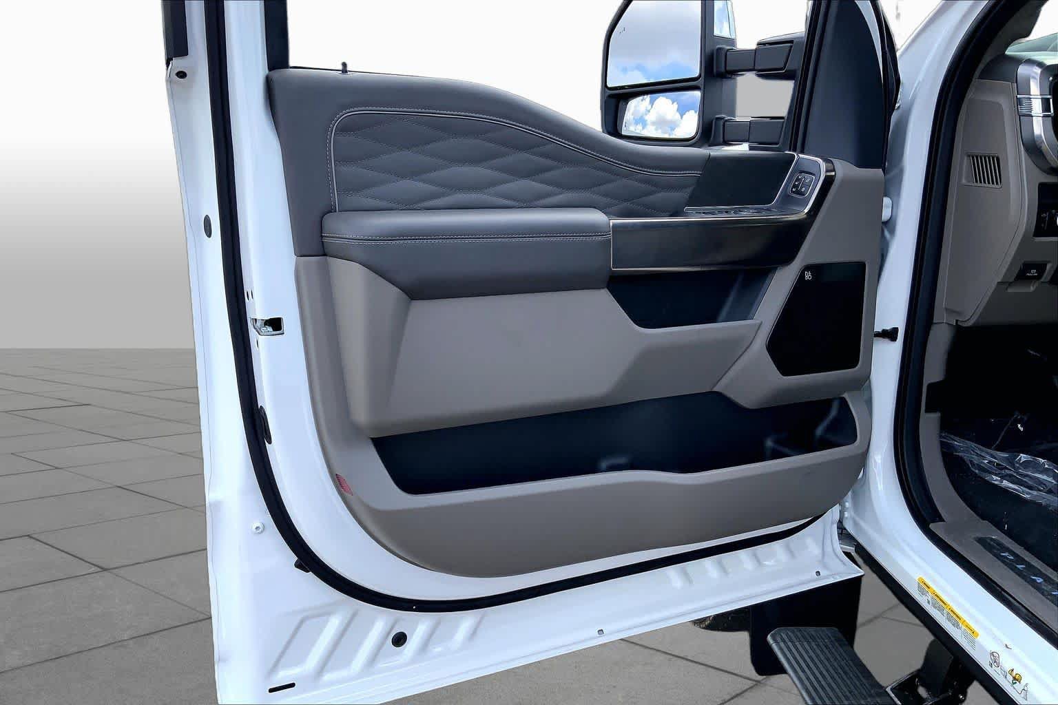 New 2027 Ford F450 Platinum w/ Platinum Plus Package AWD/4WD image 10