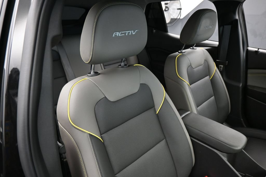 Used 2025 Chevrolet Trax ACTIV FWD image 40