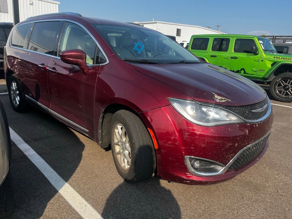 Used 2020 Chrysler Pacifica Touring-L image 6
